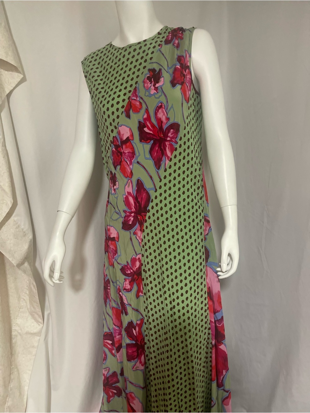 Diane Von Furstenberg Sleeveless Maxi Dress in Sage Green with Pink Floral - Picture 14 of 15